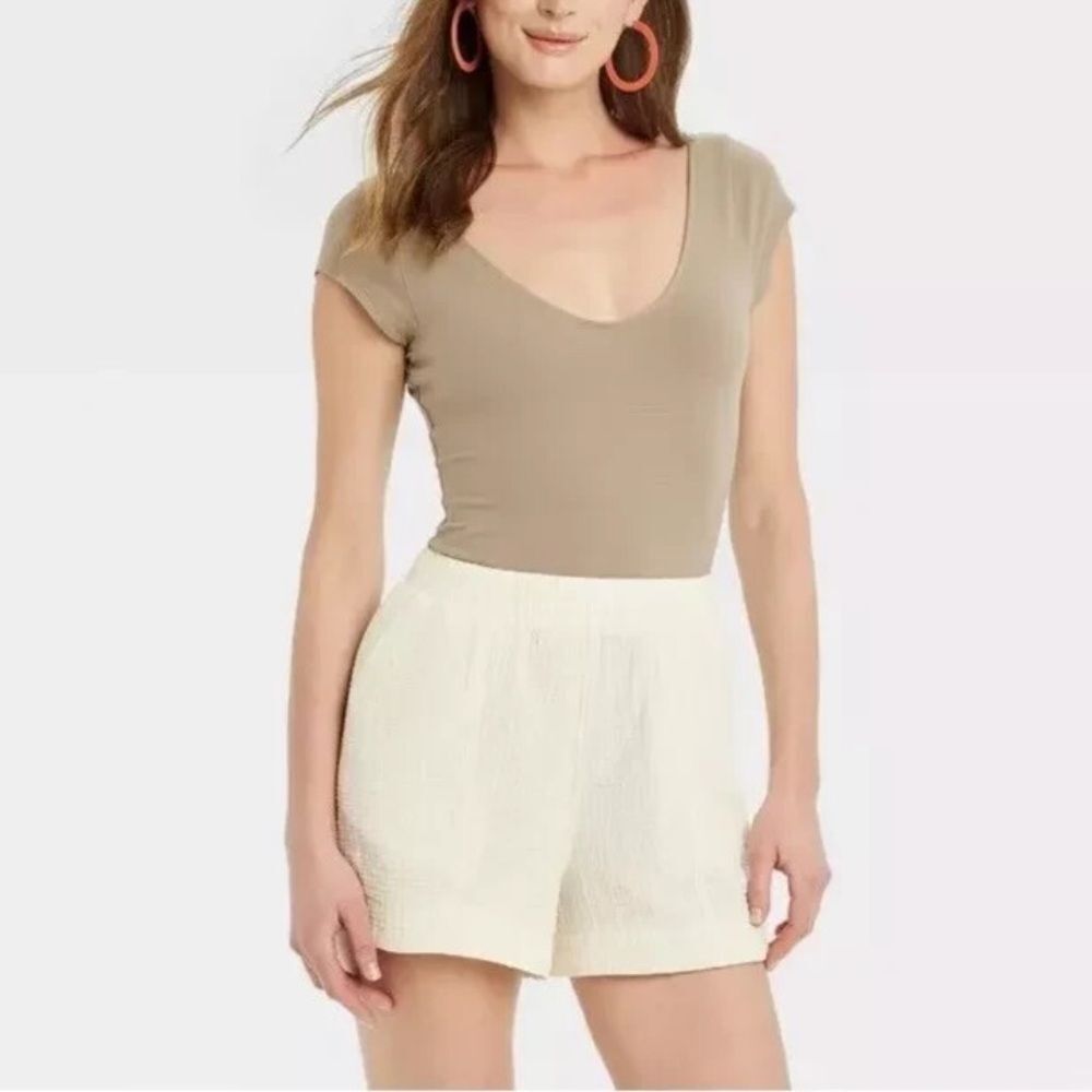 Universal Thread Short Sleeve Tan Bodysuit,‎ Size L, NWT